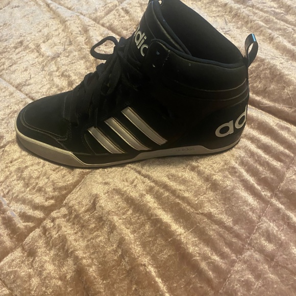 Adidas - Picture 3 of 4